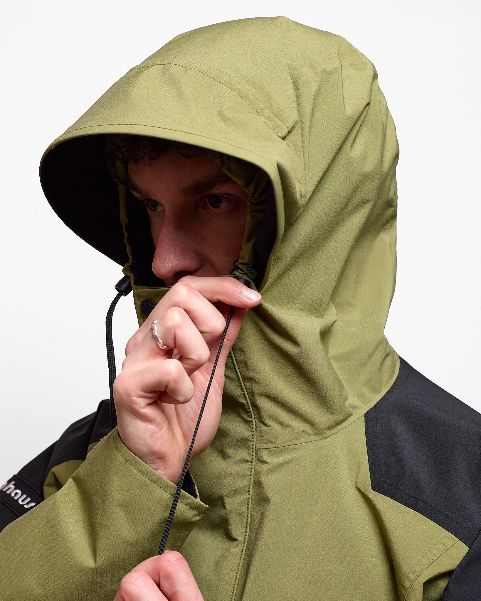 Meru Mountain Gore-Tex Jacket in Green/Black ~ Windthrow