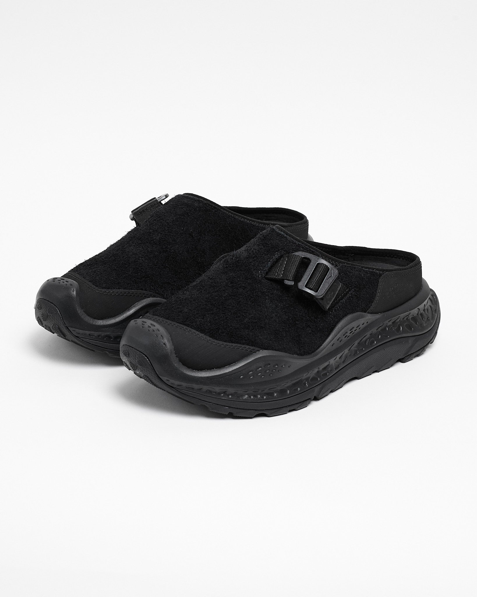 Ora Primo EXT in Black/Black ~ Windthrow