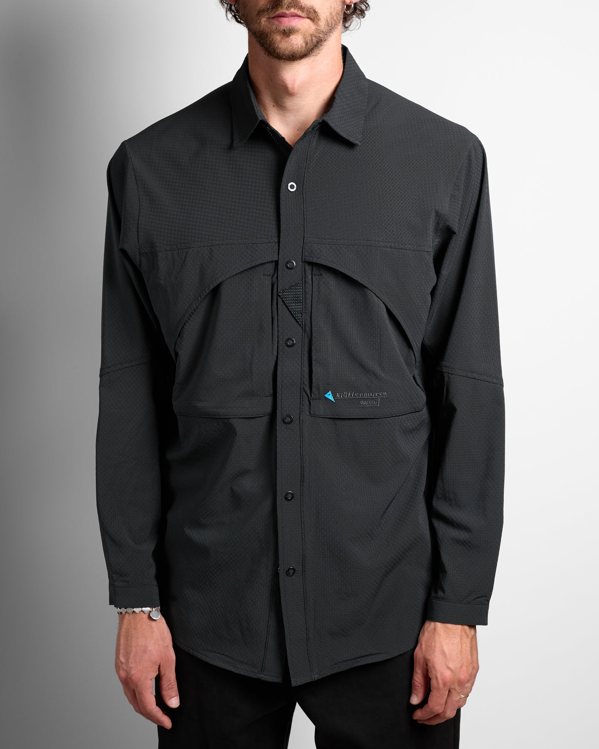 Barrö LS Shirt in Raven