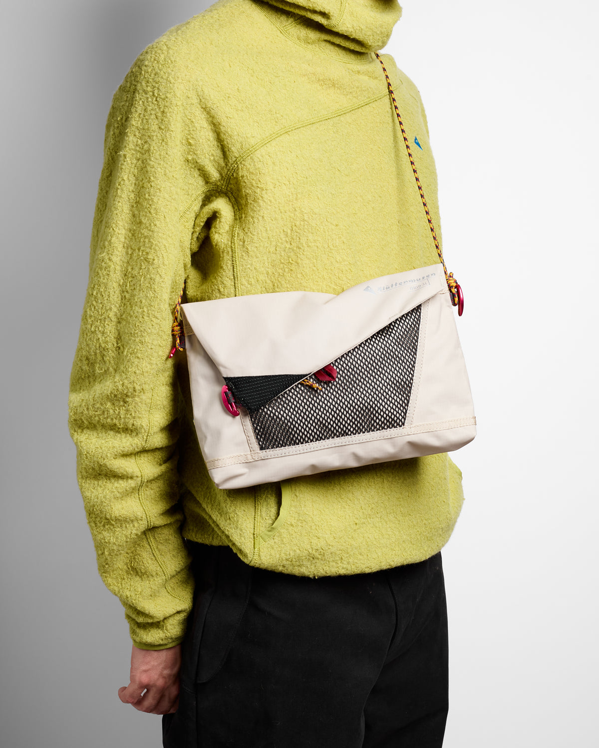 Hrid 3L Waterproof Accessory Bag in Silver Creme