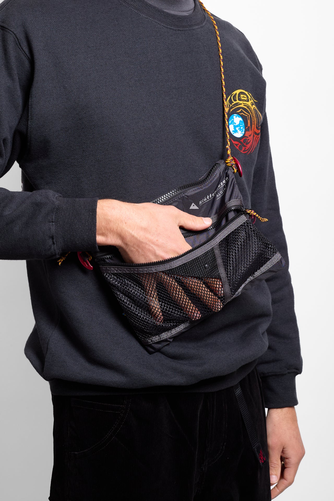 Algir Medium Accessory Bag in Raven