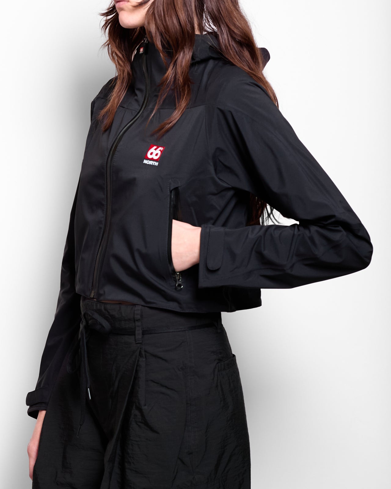 Snæfell Women's Cropped Jacket in Black