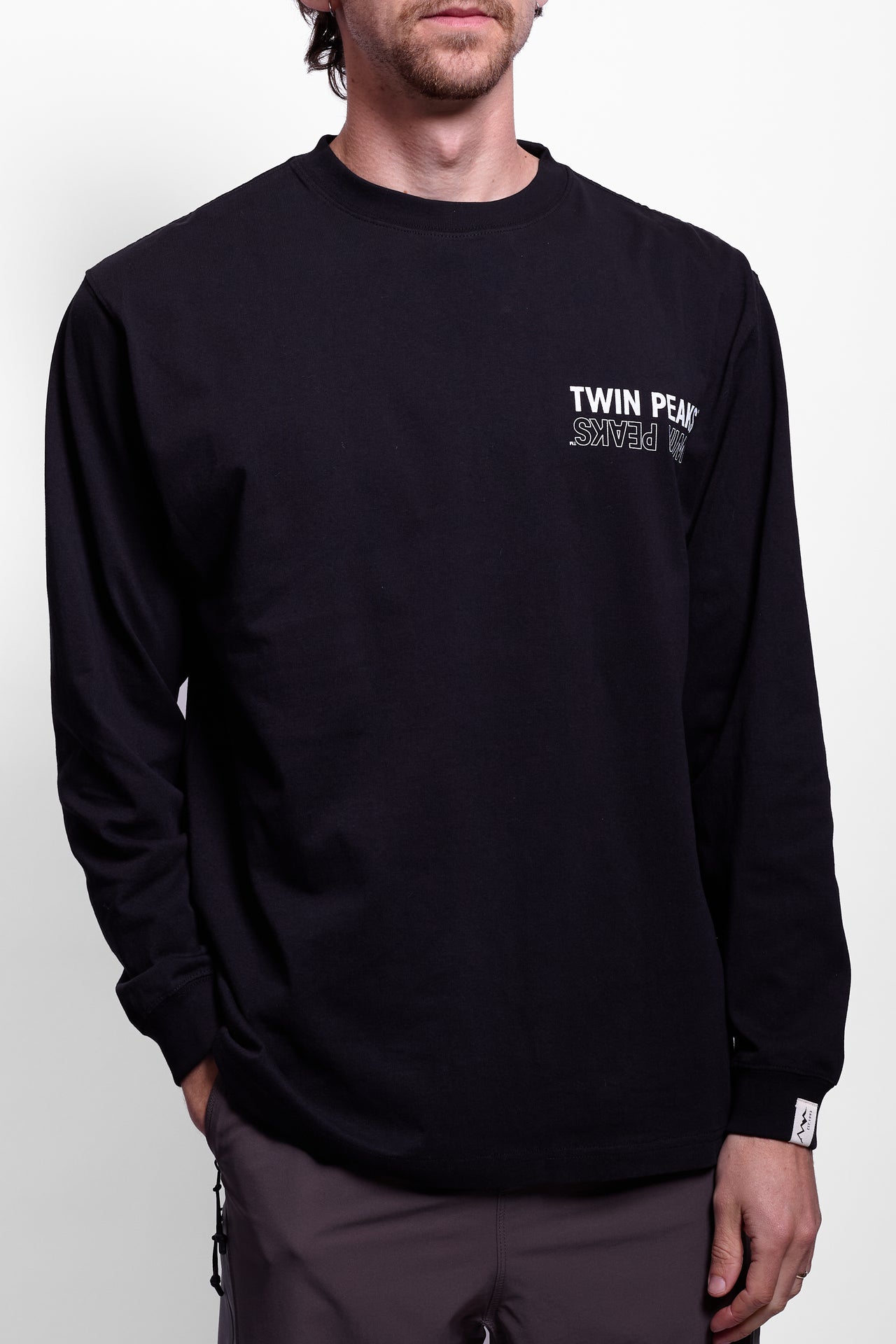 Twin Peaks L/S Tee 01 in Black