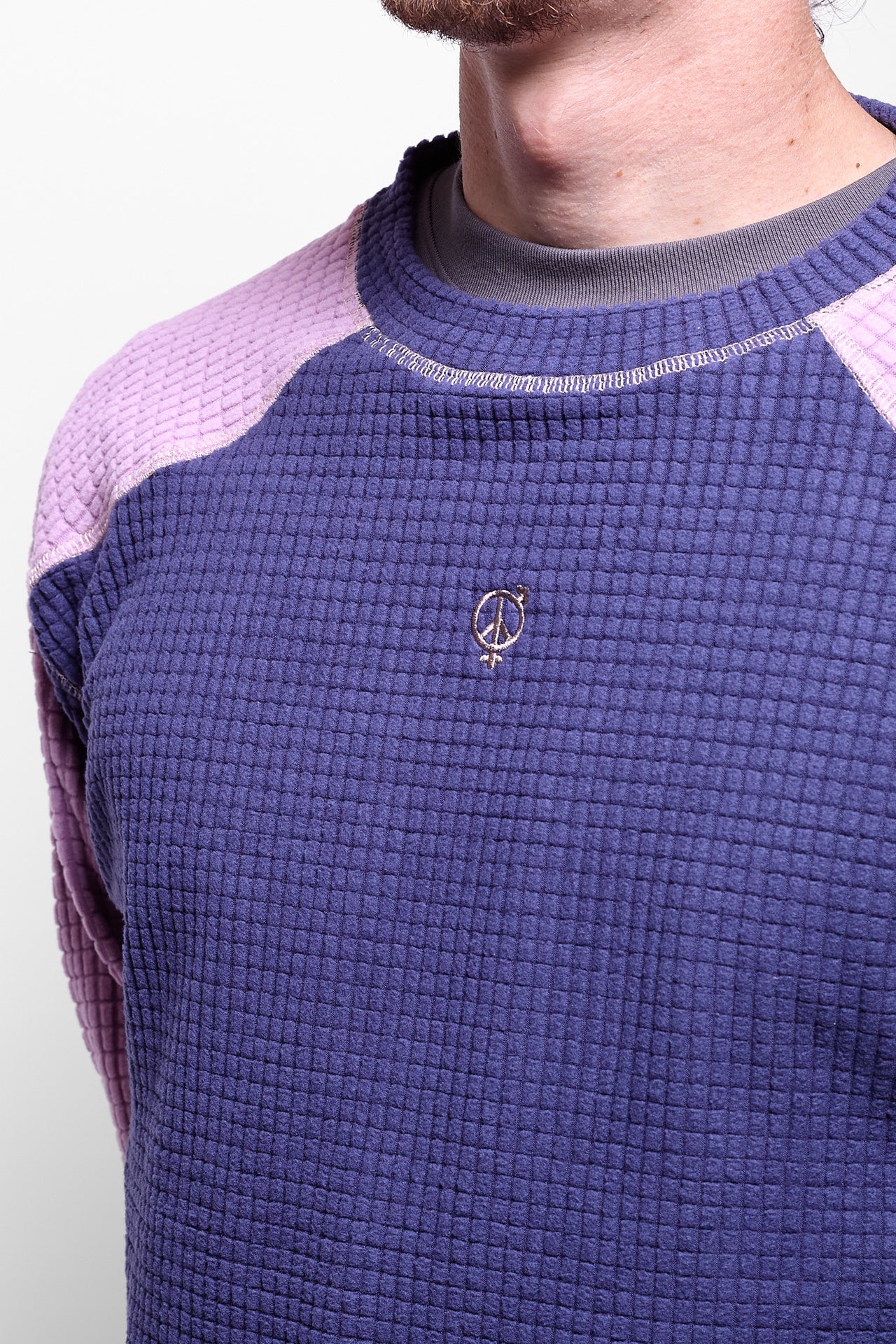 Grid Fleece 2.0 in Navy/Lilac