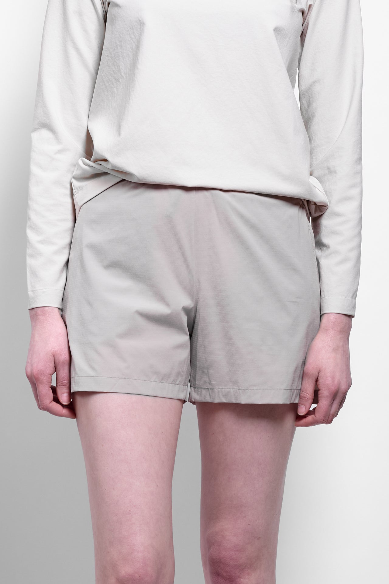 W's Pace Wind Shorts in Sandstorm