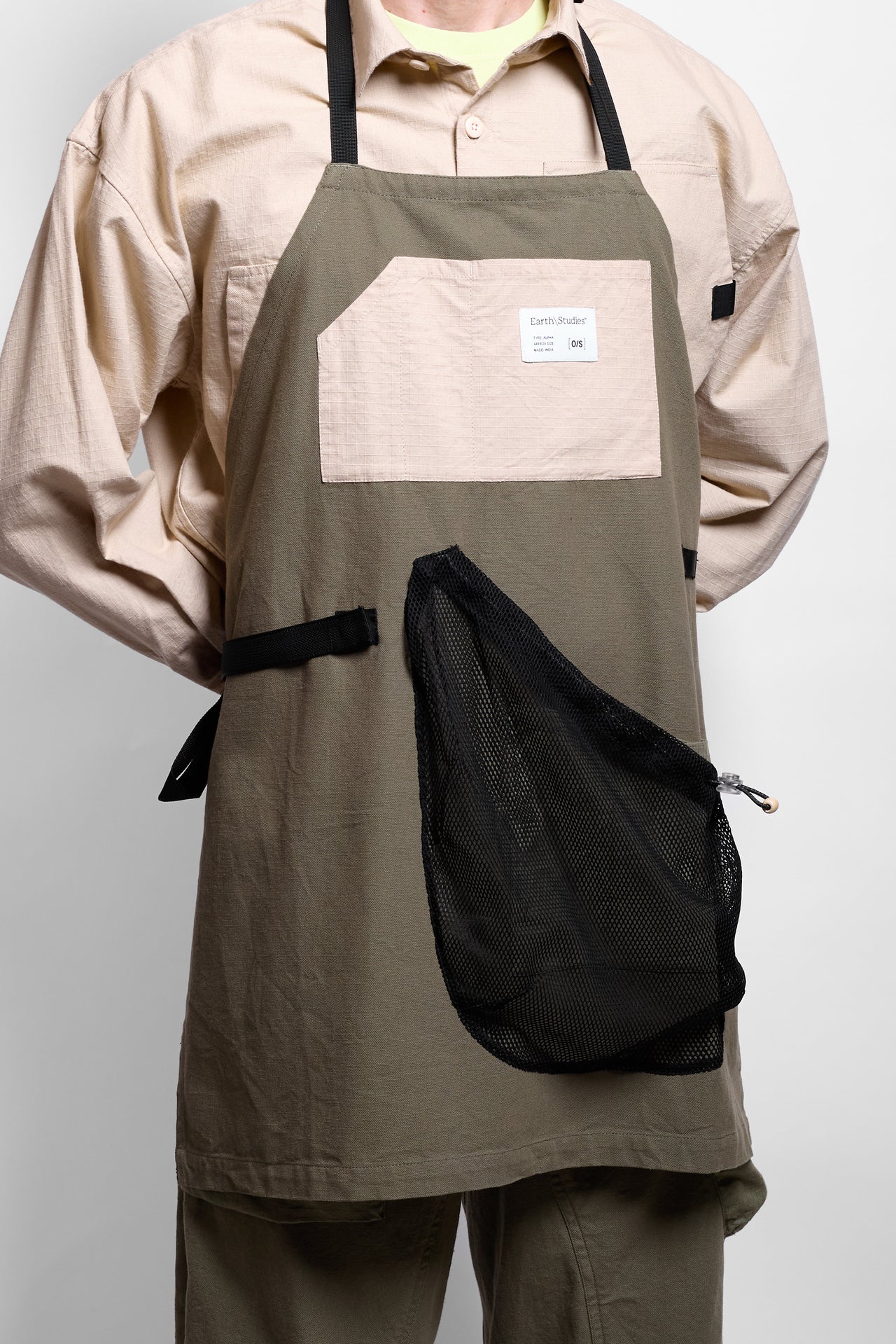 EQ-107 Foraging Apron in Olea