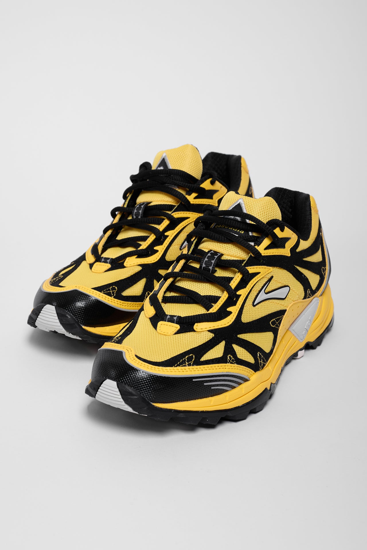 Cascadia 1 in Yellow/Black/Moonbeam