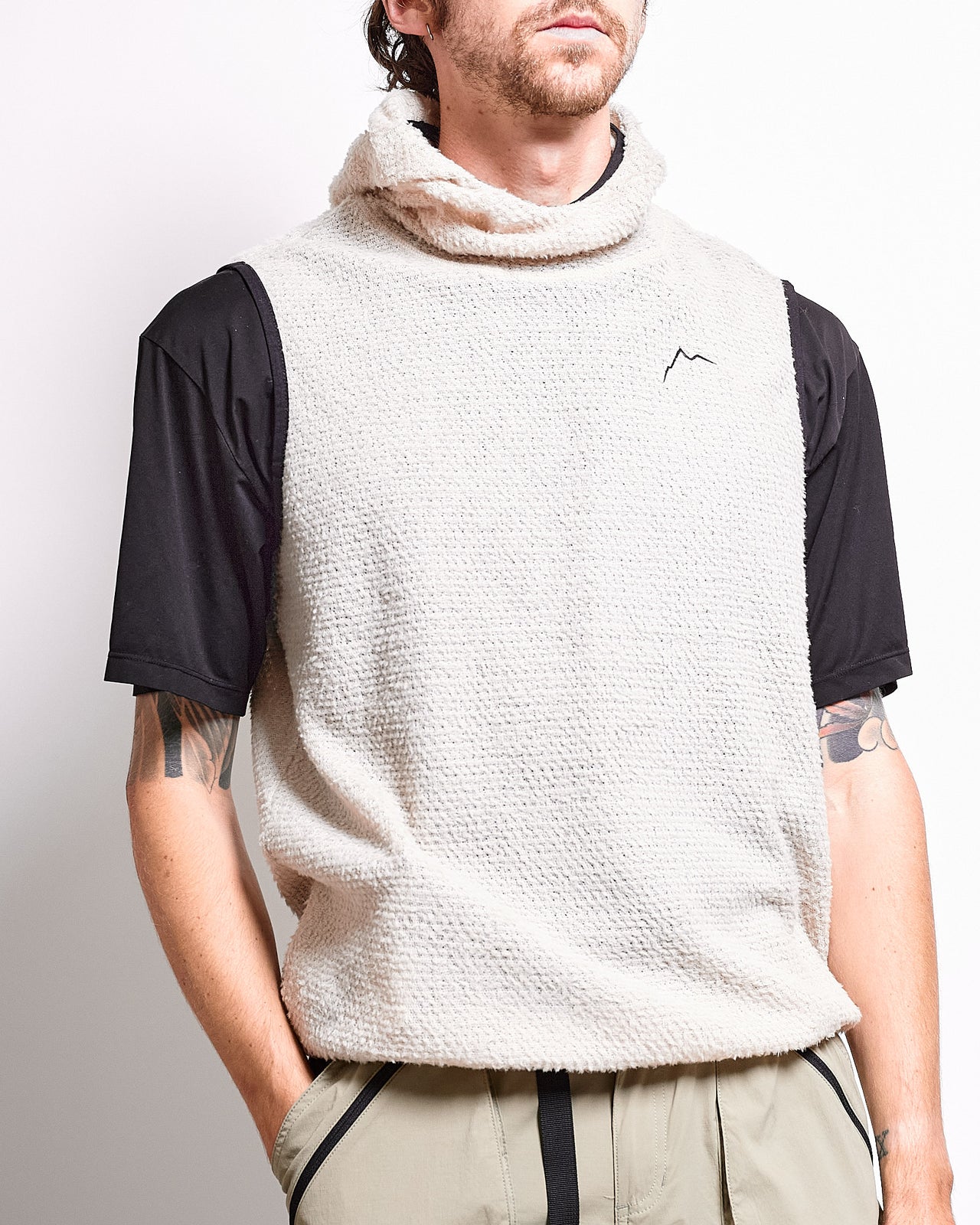 Alpha Pullover Vest in Beige